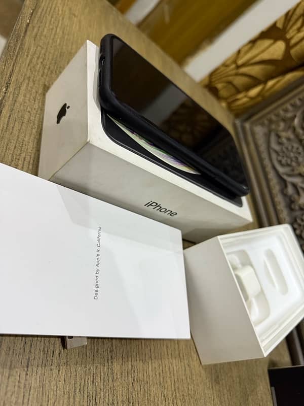 Iphone XS Max 256gb PTA Approved First Hand Genuine phone 1