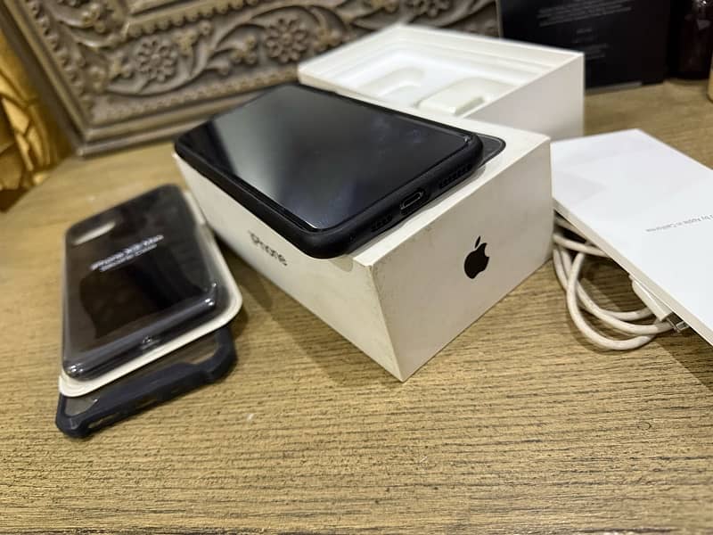 Iphone XS Max 256gb PTA Approved First Hand Genuine phone 3