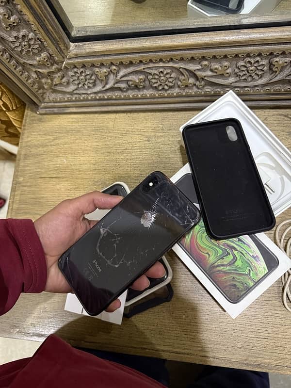 Iphone XS Max 256gb PTA Approved First Hand Genuine phone 4