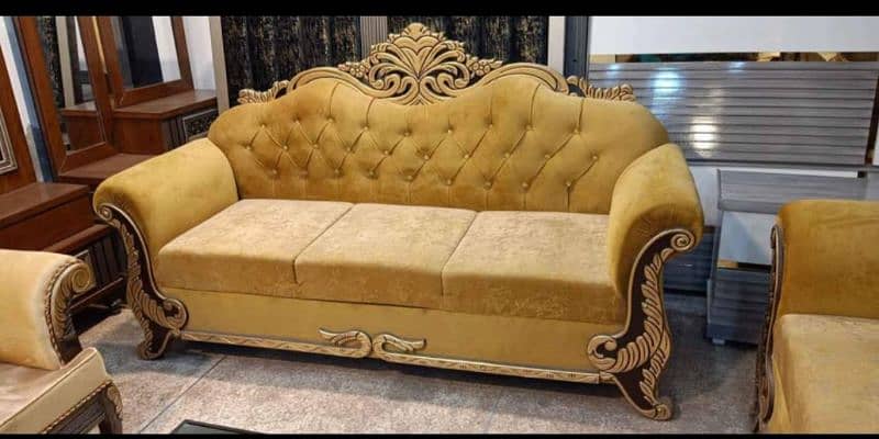 crown sofa set 0