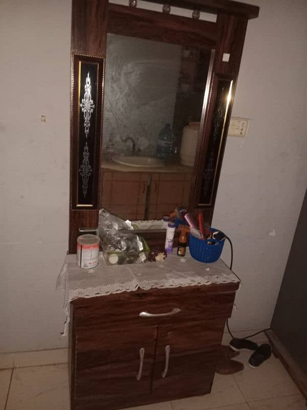 Dressing Table bed king size almari 0