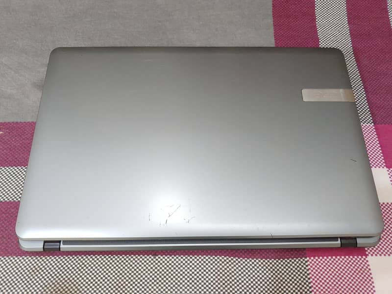 Acer Aspire E1-731 (Pentium 2.4Ghz 4GB 500GB HDD) 5