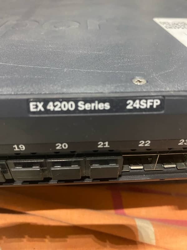 Juniper 24port SFP switch Juniper Ex4200-24f Layer 3 Switch - 1