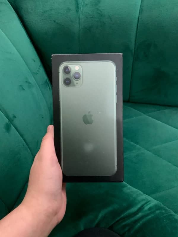 iPhone 11 pro max midnight green 0