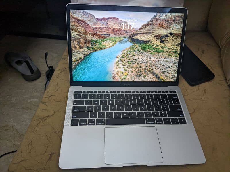 Macbook Air 2019 (8/256) 0