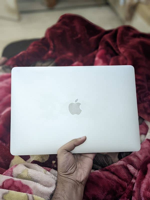 Macbook Air 2019 (8/256) 1