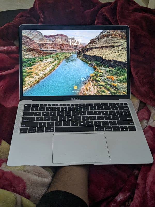 Macbook Air 2019 (8/256) 2