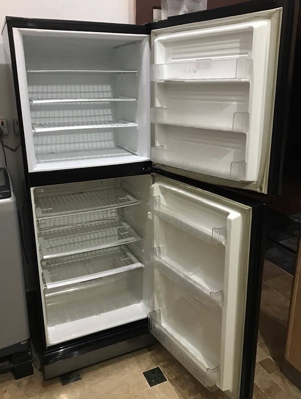 Pel refrigerator for urgent sale 3