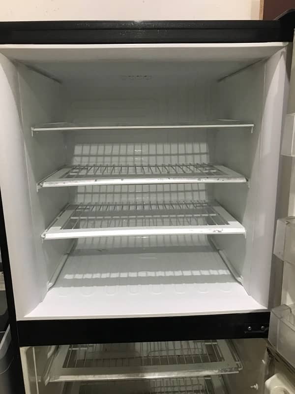 Pel refrigerator for urgent sale 4