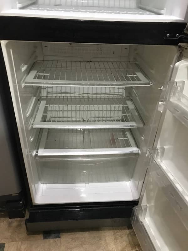 Pel refrigerator for urgent sale 5