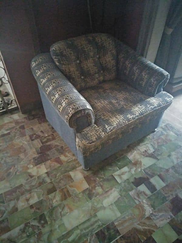 Urgent Sale 7Seater Sofa Set. 2