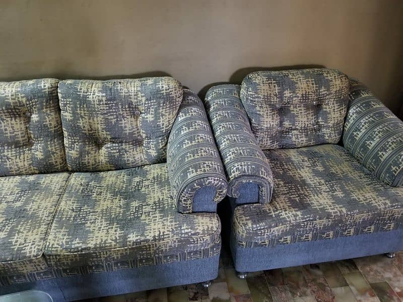 Urgent Sale 7Seater Sofa Set. 4