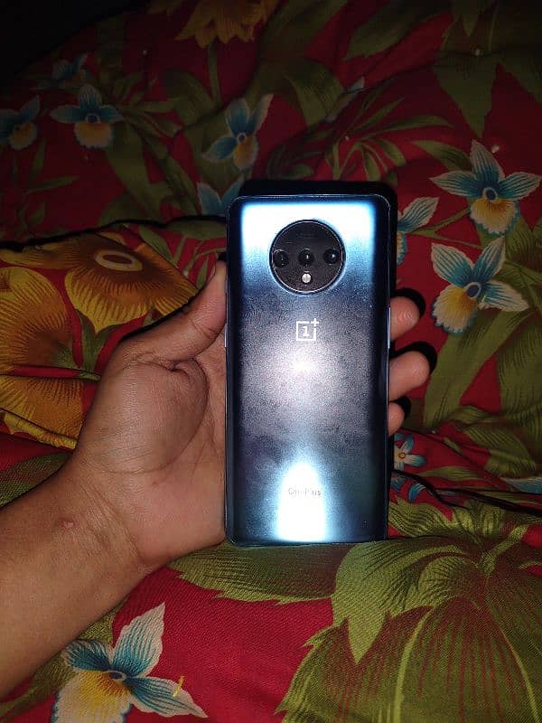 OnePlus 7t 8gb 128gb dual sim working all ok hai glass crack hai 3