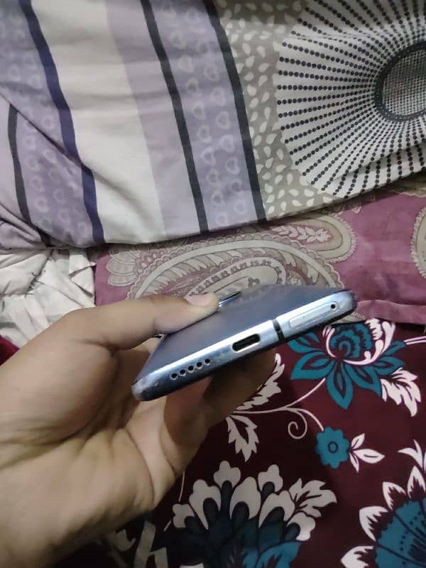 OnePlus 7t 8gb 128gb dual sim working all ok hai glass crack hai 5