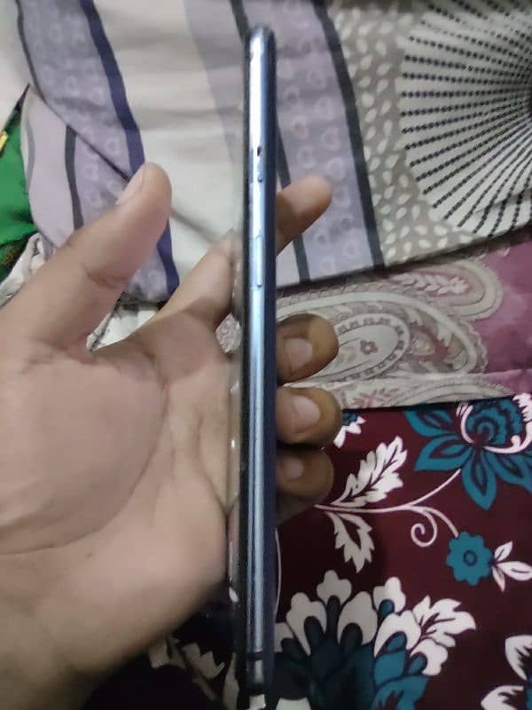 OnePlus 7t 8gb 128gb dual sim working all ok hai glass crack hai 7