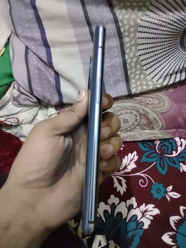 OnePlus 7t 8gb 128gb dual sim working all ok hai glass crack hai 8