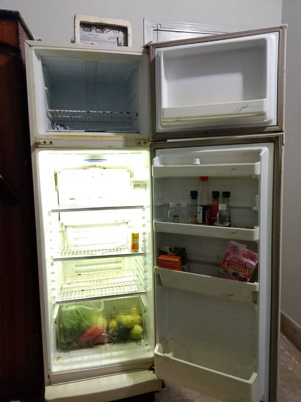 Dawlance fridge in 10/10 condition 2