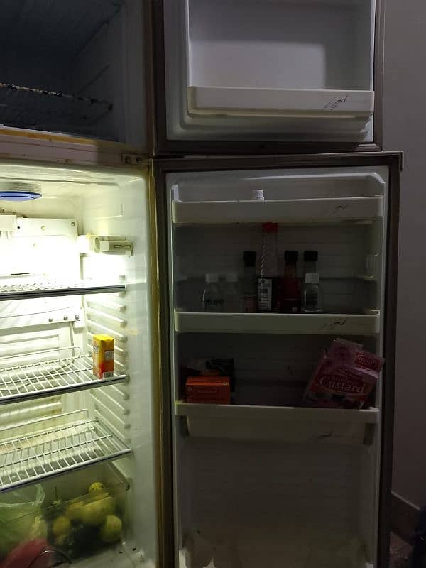 Dawlance fridge in 10/10 condition 4