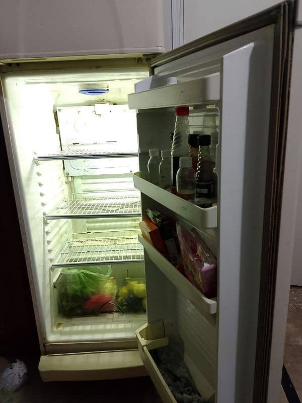 Dawlance fridge in 10/10 condition 5