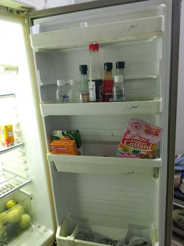 Dawlance fridge in 10/10 condition 6