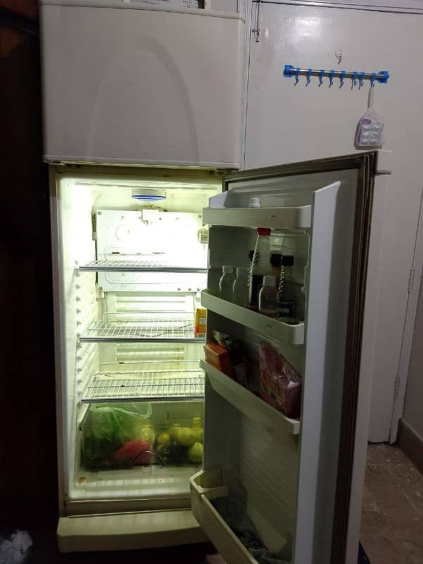 Dawlance fridge in 10/10 condition 7