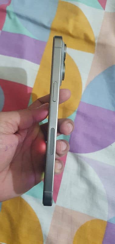 I phone 15 pro max natural titanium 2