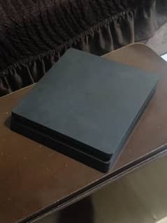 used PlayStation 4 slim very very good condition not damaged 1 cd