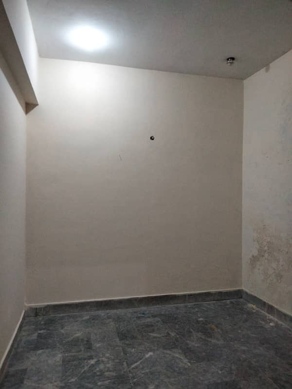 MIAN ESTATE OFFERS 1 bed 1st floor flat for bachelors, family, silent office etc 4