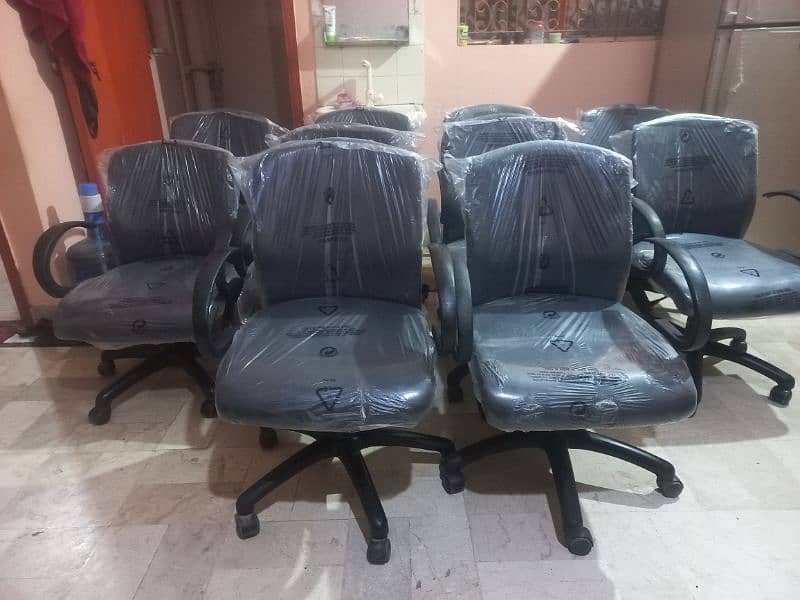 Slightly Use Offisys Master Chairs Available 0