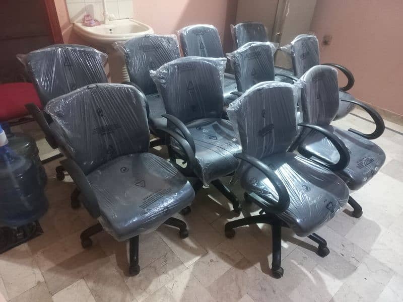 Slightly Use Offisys Master Chairs Available 1