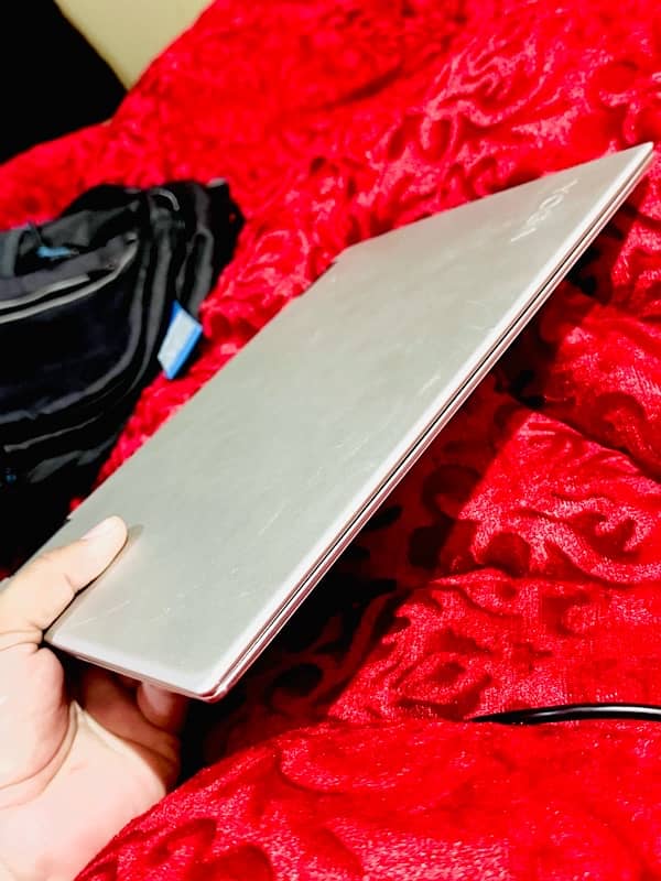 Lenovo Yoga Laptop i5-7th gernation Slim 8