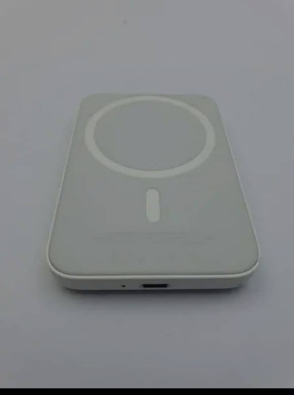 iPhone wireless power bank 0