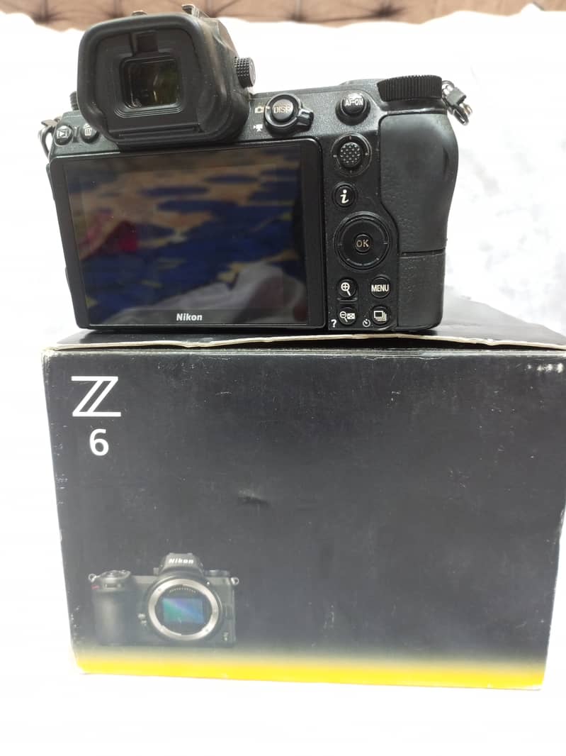 Nikon Z6 with box 0