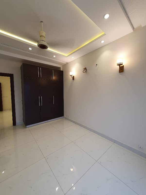 BAHRIA TOWN LAHORE 545 SQFT LUXURY APARTMENT FOR RENT NEAR MAIN BOULEVARD SECTOR C 2