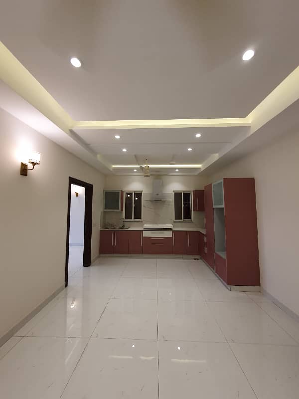 BAHRIA TOWN LAHORE 545 SQFT LUXURY APARTMENT FOR RENT NEAR MAIN BOULEVARD SECTOR C 3