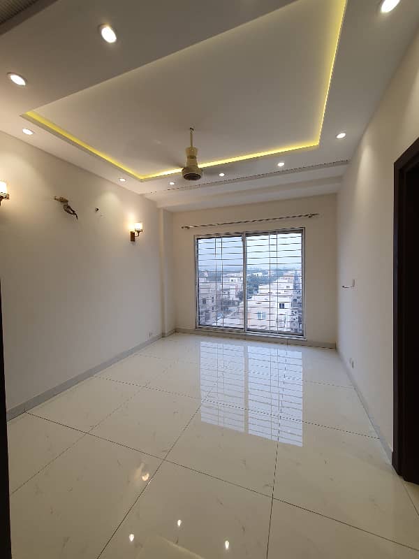 BAHRIA TOWN LAHORE 545 SQFT LUXURY APARTMENT FOR RENT NEAR MAIN BOULEVARD SECTOR C 6