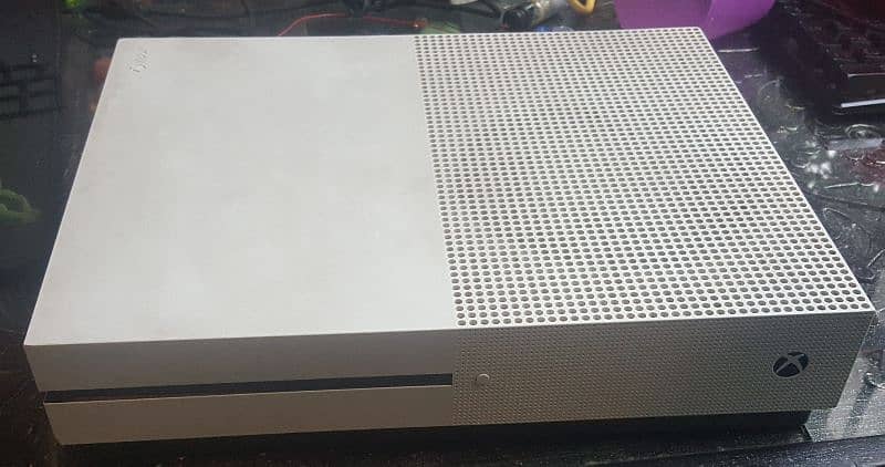 Xbox One S 1 TB 0