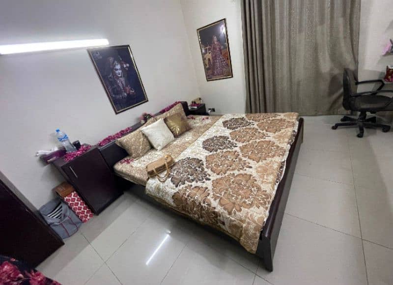 Complete Bed Set For Sale In Good Condition 1