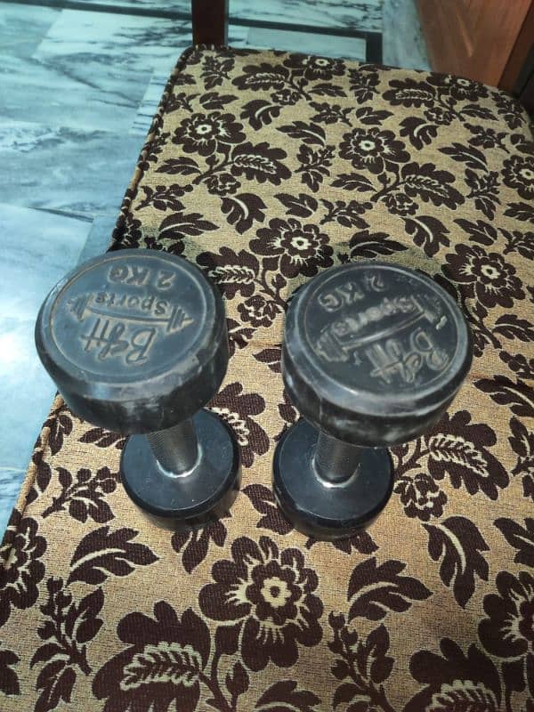 2 kg dumbells in very good condition for sale 3