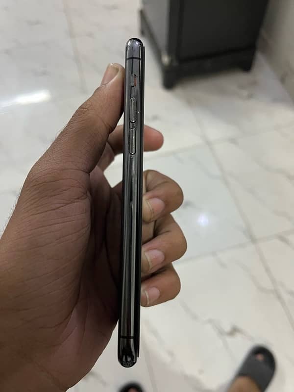 Iphone 11 pro 64 gb factory unlocked 3