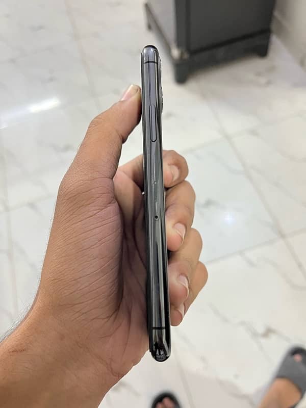 Iphone 11 pro 64 gb factory unlocked 5