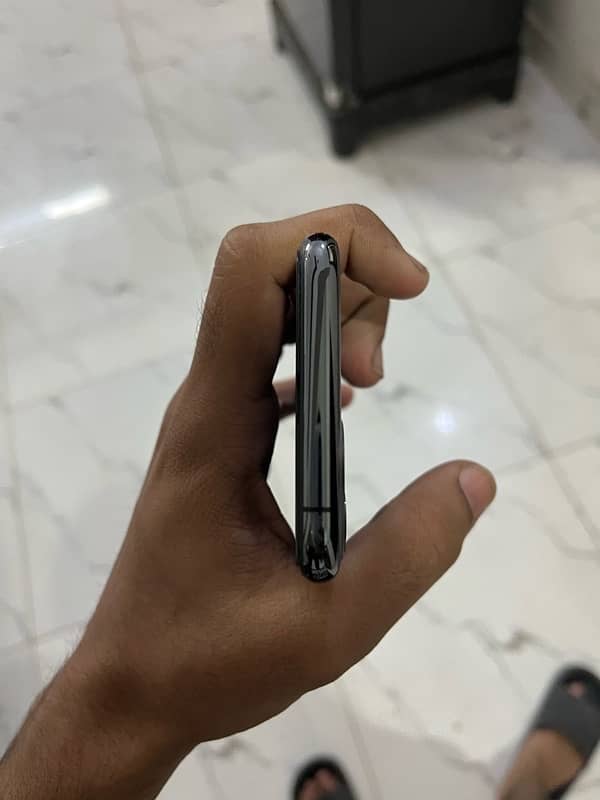 Iphone 11 pro 64 gb factory unlocked 6