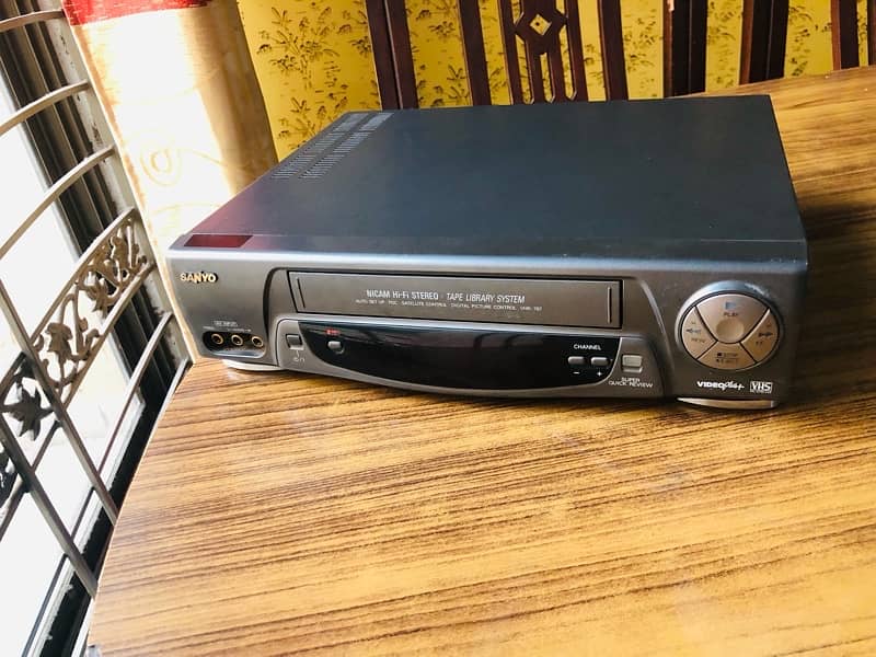 SANYO VCR PLAYER 1