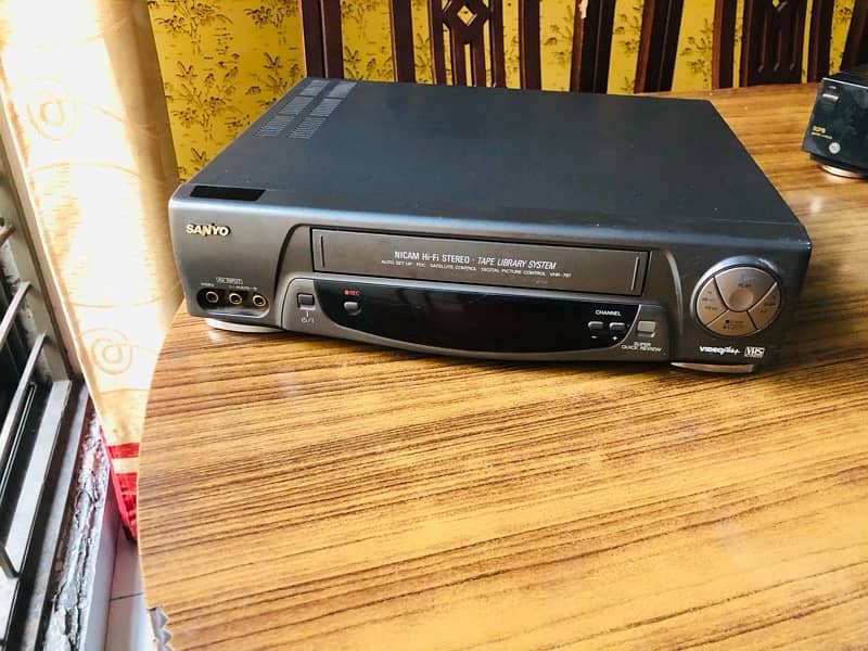 SANYO VCR PLAYER 2