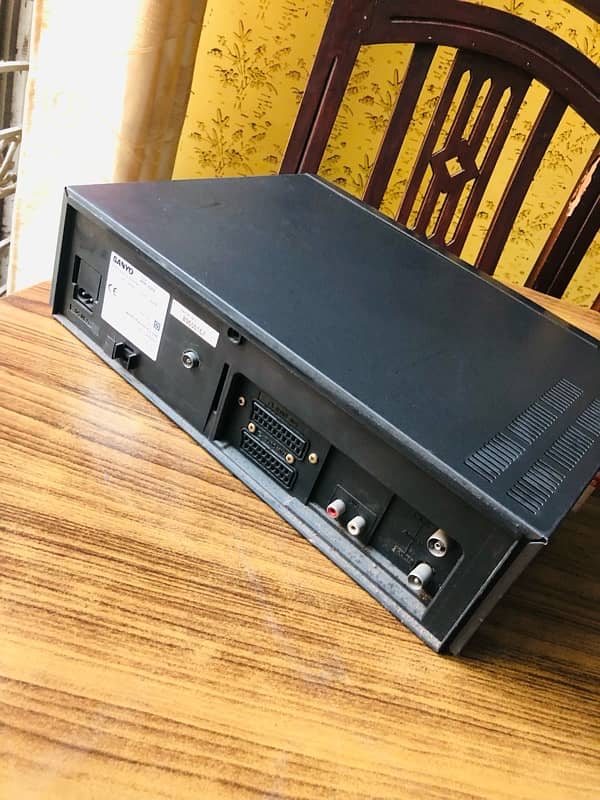 SANYO VCR PLAYER 4