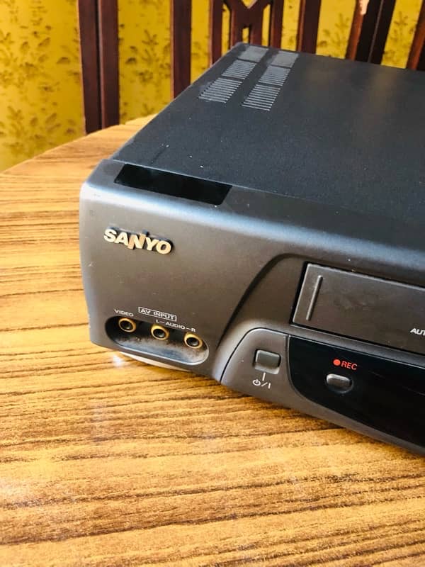 SANYO VCR PLAYER 6