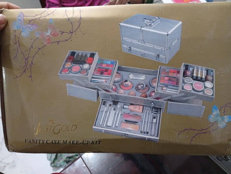 beauty box Dubai base 0