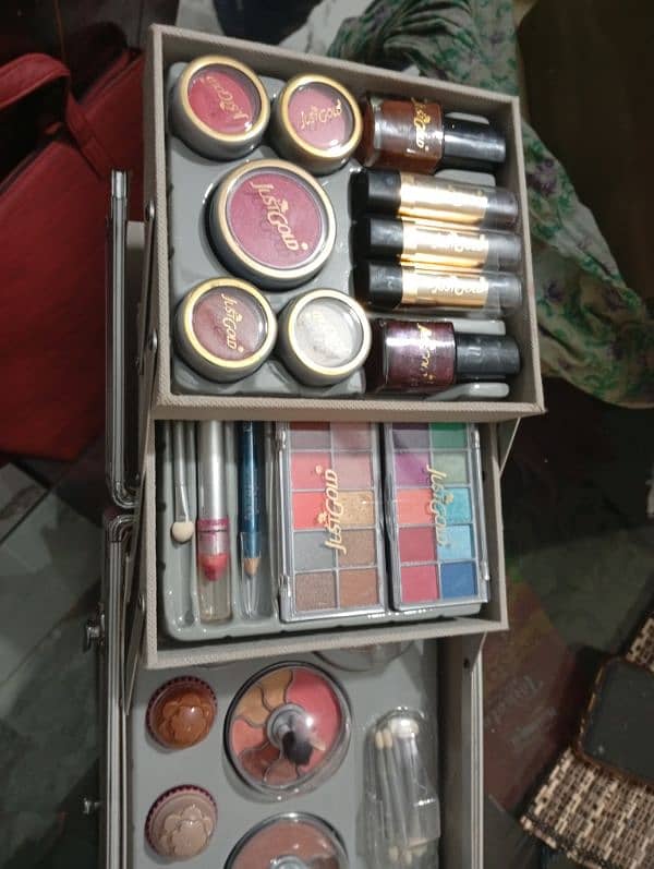 beauty box Dubai base 1