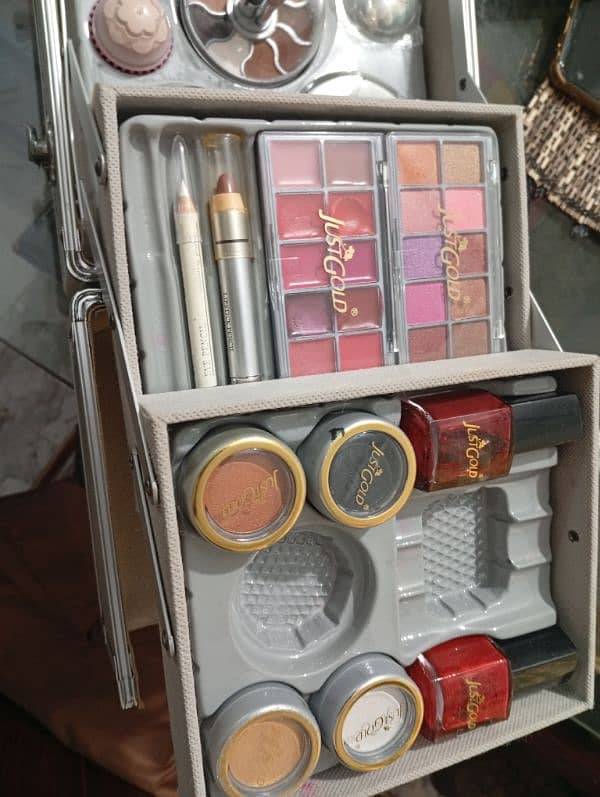 beauty box Dubai base 6