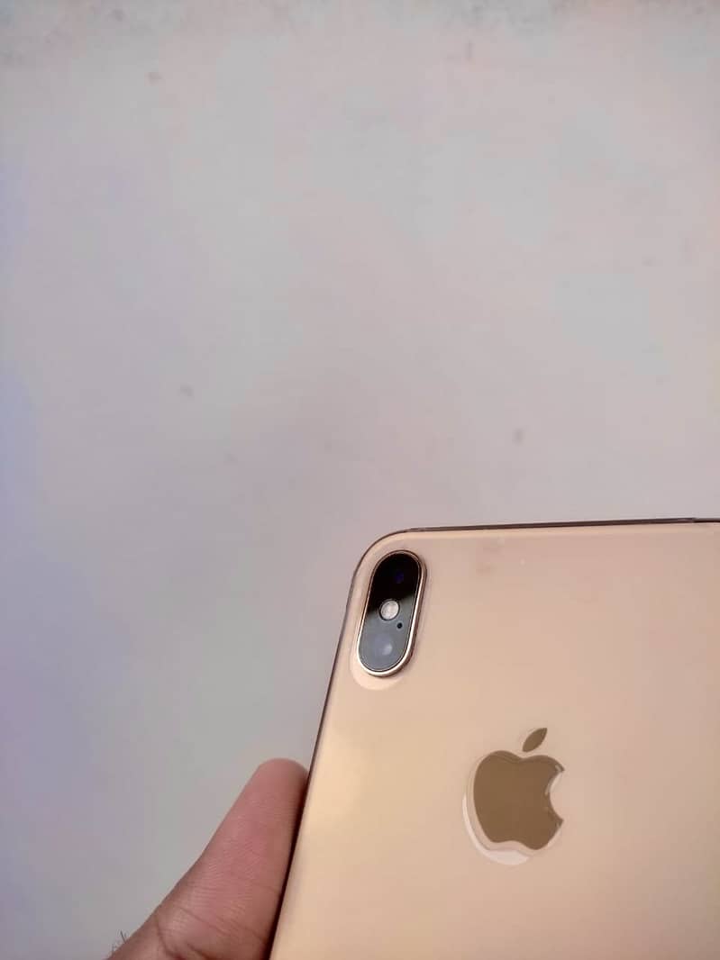 Apple iPhone XS Max 4